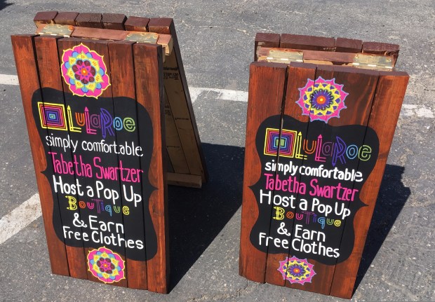 LulaRoe Pallet Wood Sign